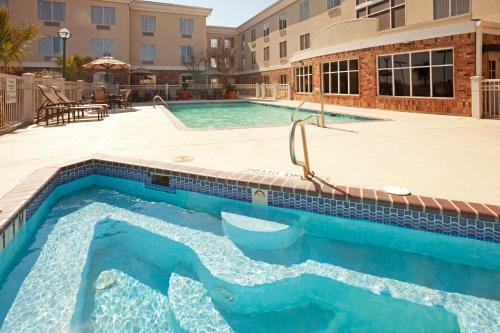 Holiday Inn Express Hotel & Suites Eagle Pass