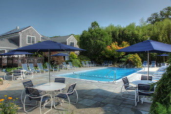 Hotel Pleasant Bay Village Resort