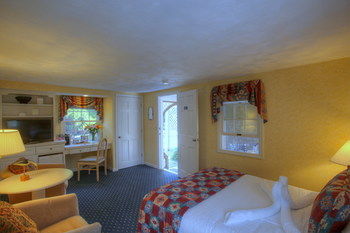 Hotel Pleasant Bay Village Resort