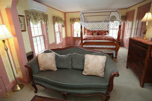 Posada Captain's House Inn