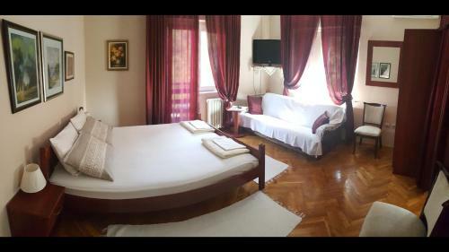 Hostal Guest House Major