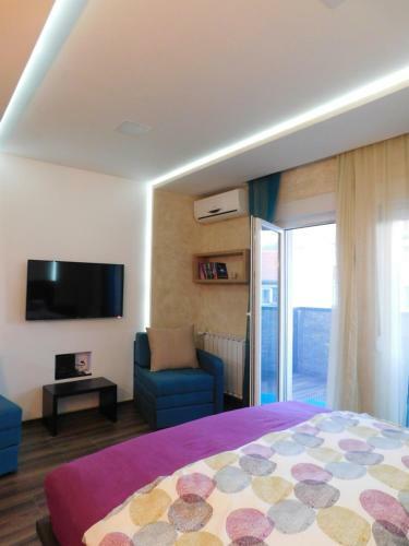 Lola Apartments