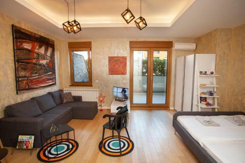 Gentleman Dog Apartment