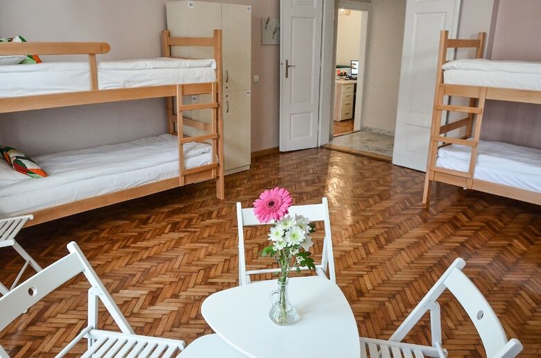 Roommates Hostel
