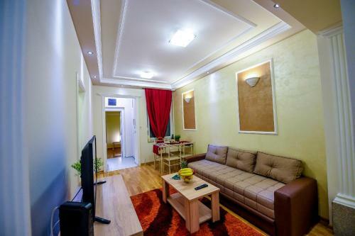 Apartment Sweet House Politika