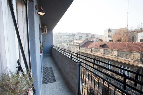 Apartment City Side Up