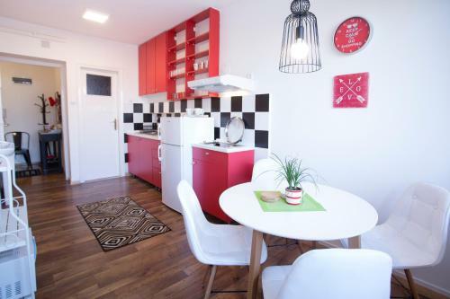 Apartment City Side Up