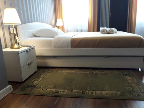 Hostal M&c - Modern Rooms