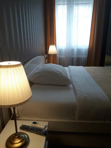 Hostal M&c - Modern Rooms