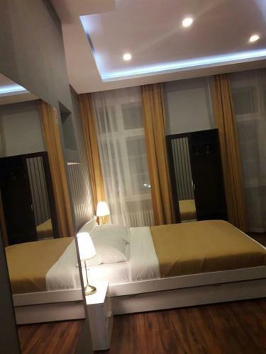 Hostal M&c - Modern Rooms