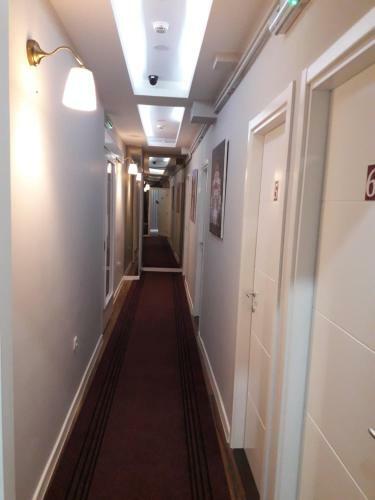 Hostal M&c - Modern Rooms