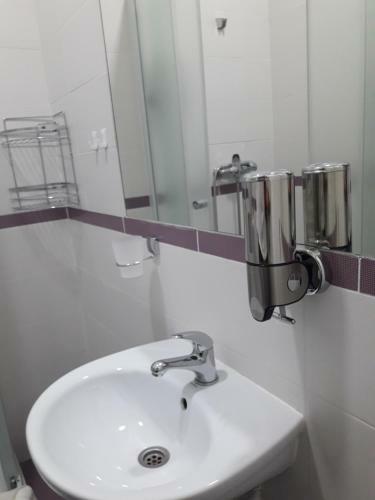 Hostal M&c - Modern Rooms