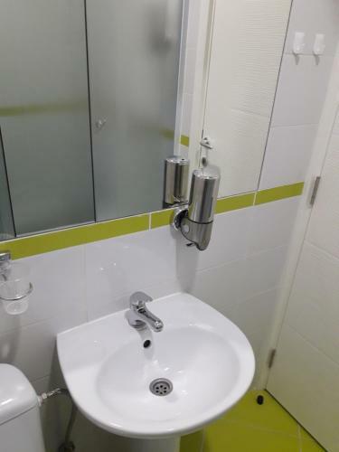 Hostal M&c - Modern Rooms