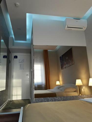 Hostal M&c - Modern Rooms