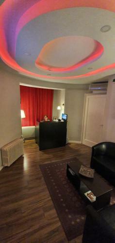Hostal M&c - Modern Rooms