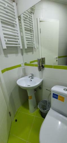 Hostal M&c - Modern Rooms