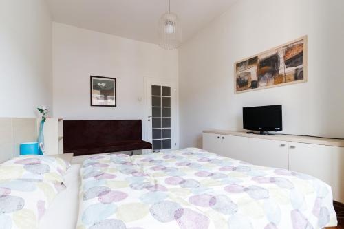 Downtown Apartment 2