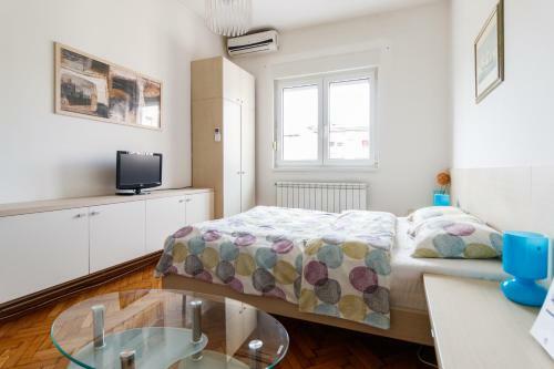 Downtown Apartment 2