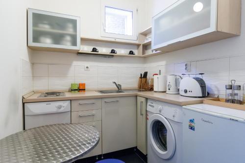 Downtown Apartment 2