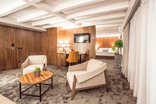 Hostal Nomad Luxury Suites