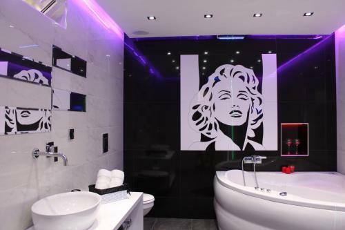 Monroe Apartment