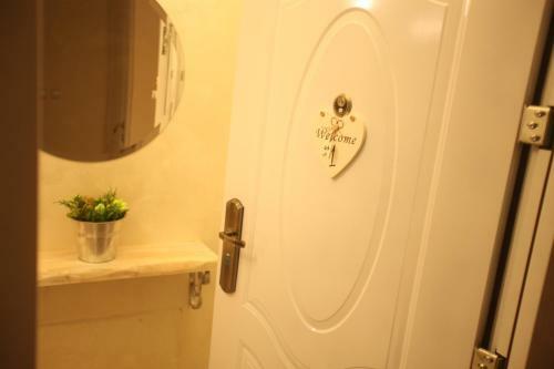 Hostal French Chic House