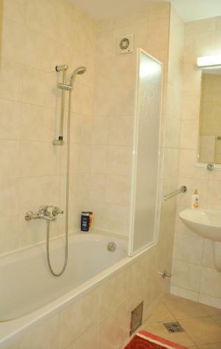 Twin Belville Apartments