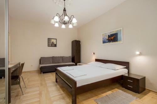 Marshall Apartment