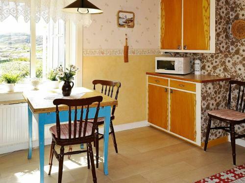 Two-bedroom Holiday Home In Kl�vedal 2