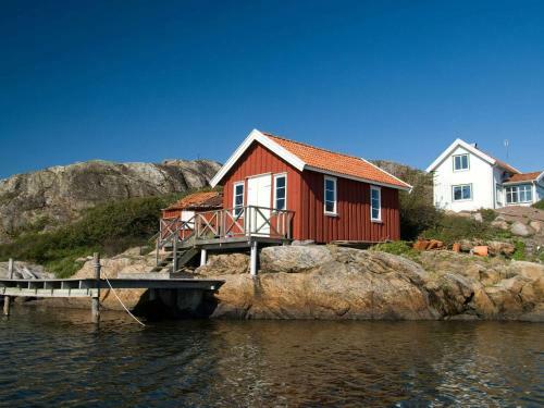 Two-bedroom Holiday Home In Kl�vedal 2