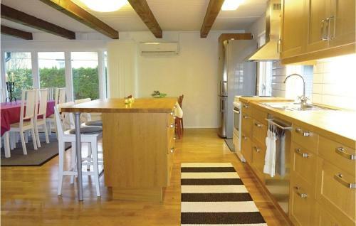 Three-bedroom Holiday Home In Beddingestrand