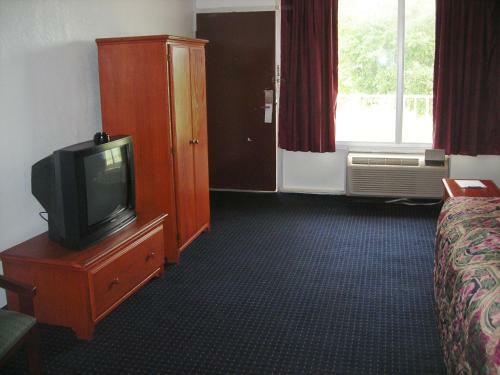 Motel Calloway Inn And Suites