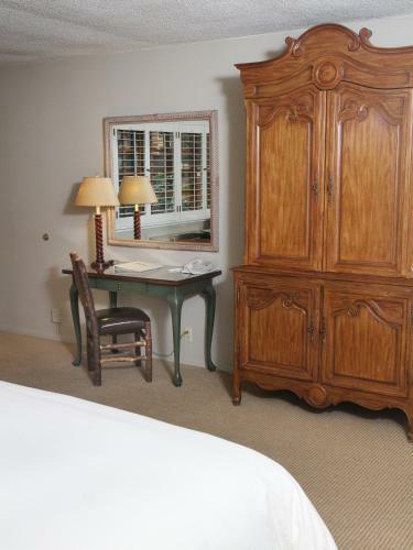 The Lodge At Riverside