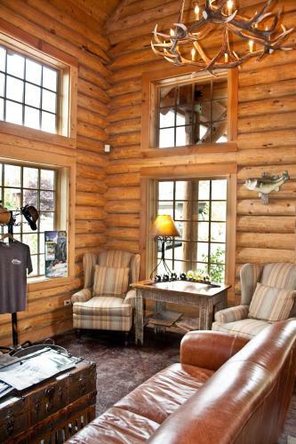 The Lodge At Riverside