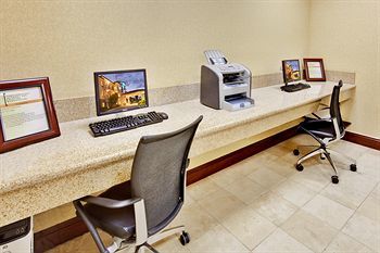 Holiday Inn Express Hotel & Suites Corona