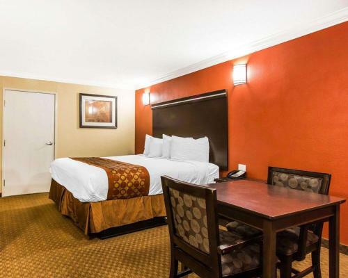 Hotel Rodeway Inn & Suites Corona