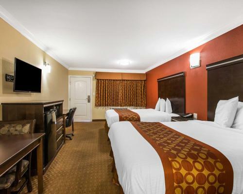 Hotel Rodeway Inn & Suites Corona