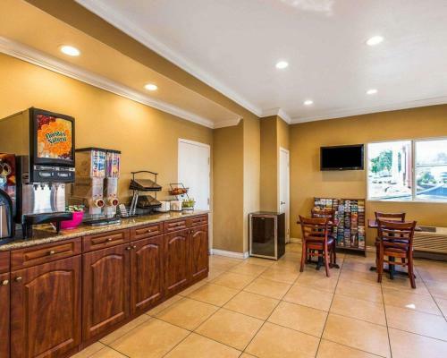 Hotel Rodeway Inn & Suites Corona