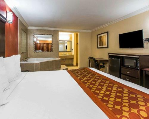 Hotel Rodeway Inn & Suites Corona