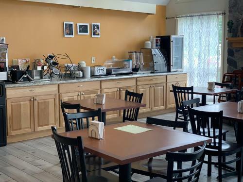 Hotel Lodge At Jackson Village