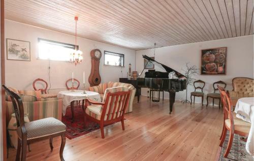 Holiday Home Strandv�gen �sljunga