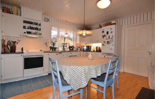 Four-bedroom Holiday Home In Fargelanda