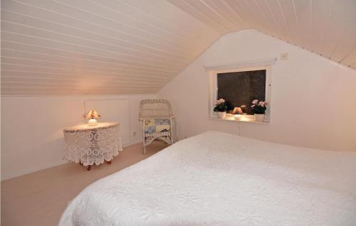 Holiday Home Hen�n With A Fireplace 04