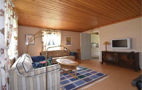 Four-bedroom Holiday Home In Hogsater
