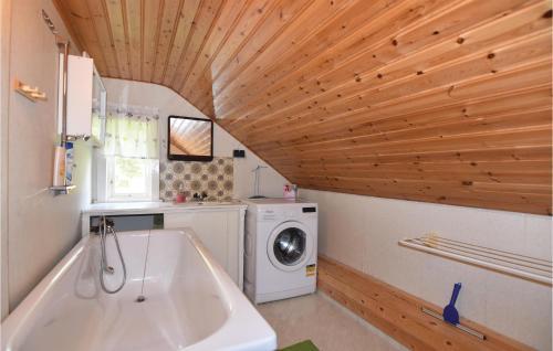 Four-bedroom Holiday Home In Hogsater