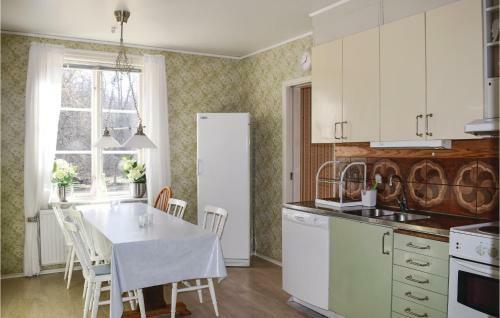 Four-bedroom Holiday Home In Hogsby
