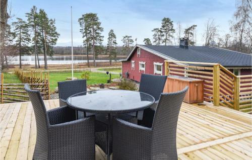 Three-bedroom Holiday Home In Hokerum