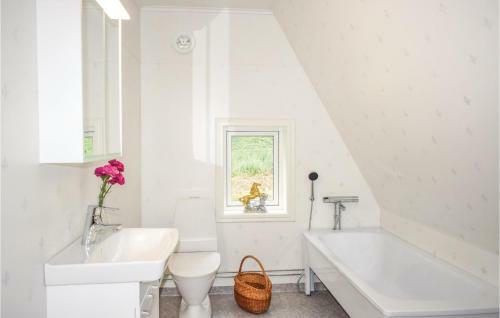 Three-bedroom Holiday Home In Lekeryd