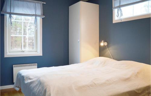 Three-bedroom Holiday Home In Mollasun