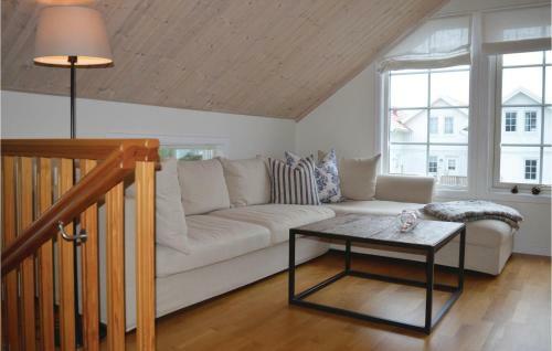 Three-bedroom Holiday Home In Mollasun